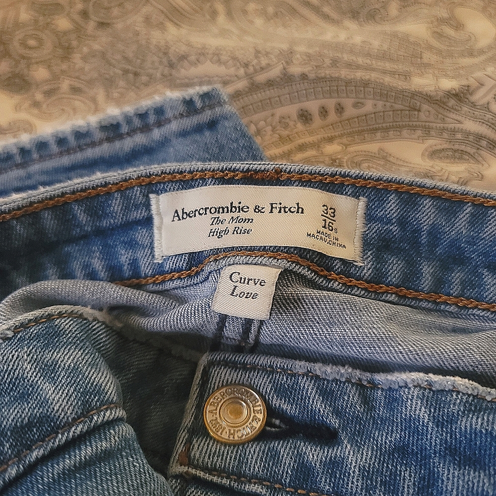 Abercrombie- The Mom High Rise